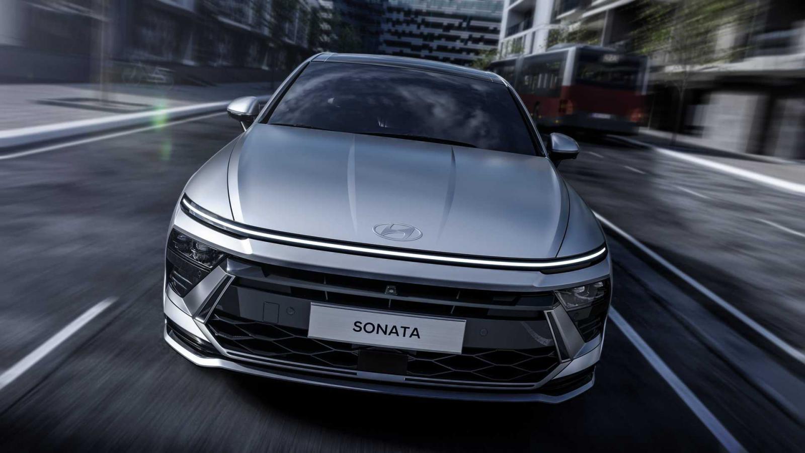 Με νέο στυλ και curved οθόνη το ανανεωμένο Hyundai Sonata